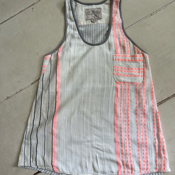 Pair of Ace & Jog tanks - Picture 4 of 10